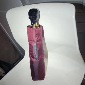 Umbrella Alexander McQueen Black Skull Wine Stopper with Burgundy Sleeve